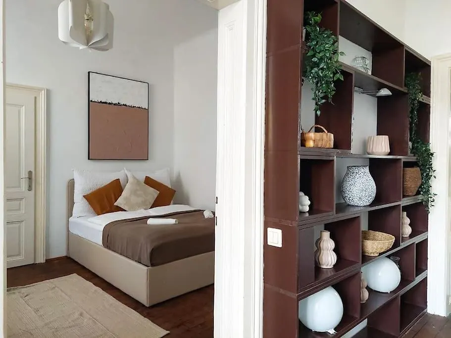 Big Garden Apartment, 10 Minutes To U4 And U6 Vienna 0*,  Austria