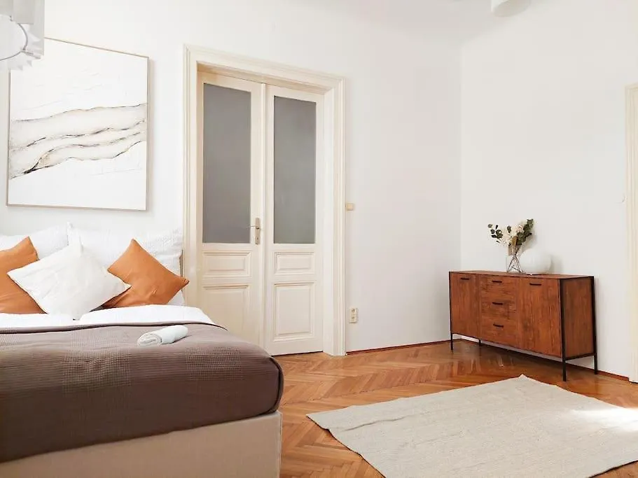 Apartment Big Garden Apartment, 10 Minutes To U4 And U6 Vienna