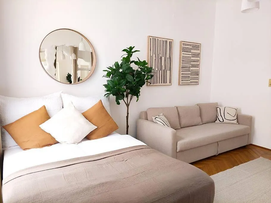 Big Garden Apartment, 10 Minutes To U4 And U6 Vienna 0*,  Austria