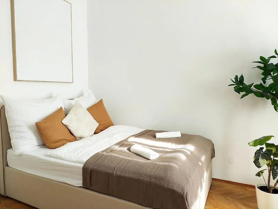 Big Garden Apartment, 10 Minutes To U4 And U6 Vienna Austria