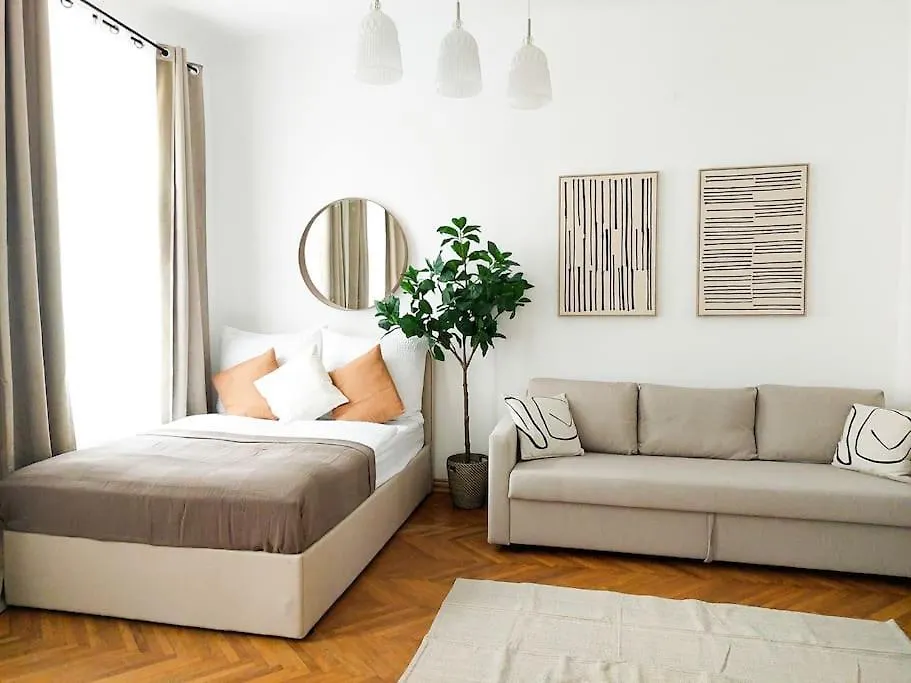 Big Garden Apartment, 10 Minutes To U4 And U6 Vienna 0*,  Austria