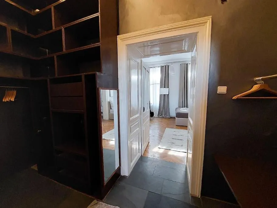 Apartment Big Garden Apartment, 10 Minutes To U4 And U6 Vienna Austria